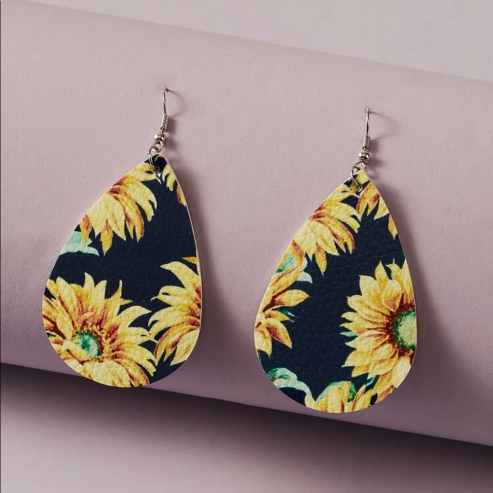 🌻sunflower earrings NWT 🌻